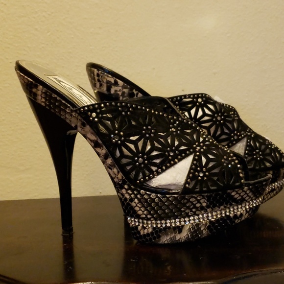 Black Stiletto - Picture 2 of 6